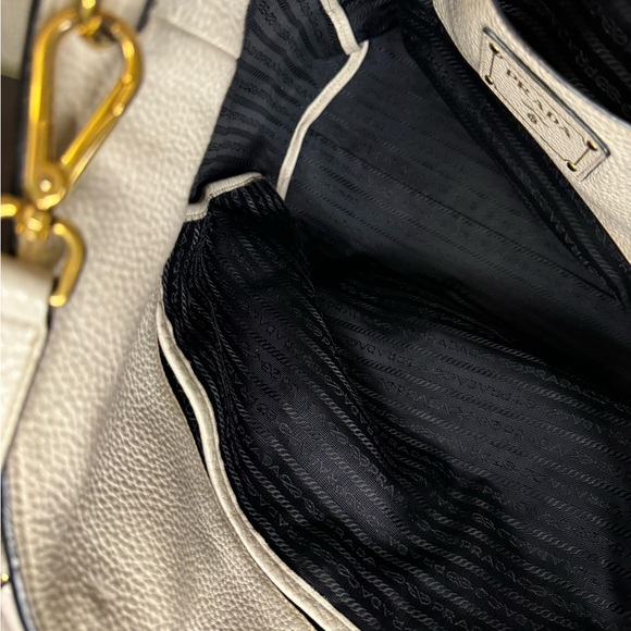 PRADA PEBBLED LARGE SHOULDER BAG/CROSSBODY - Picture 8 of 10